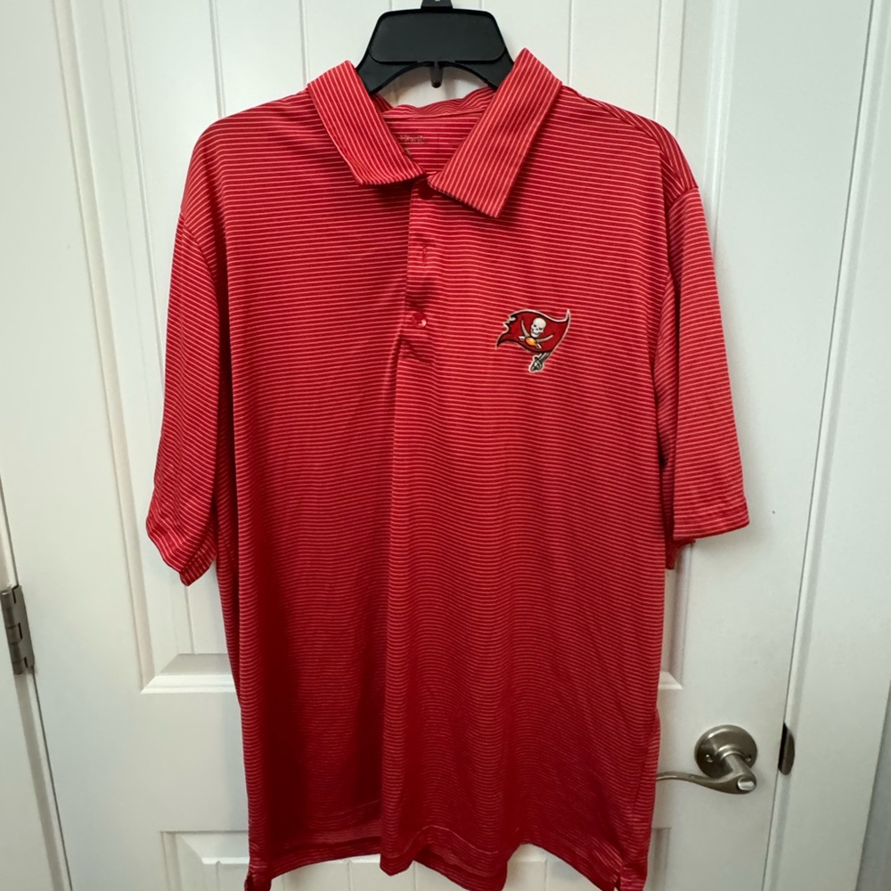 Men’s XL Tampa Bay Buccaneers polo shirt. Polyester.